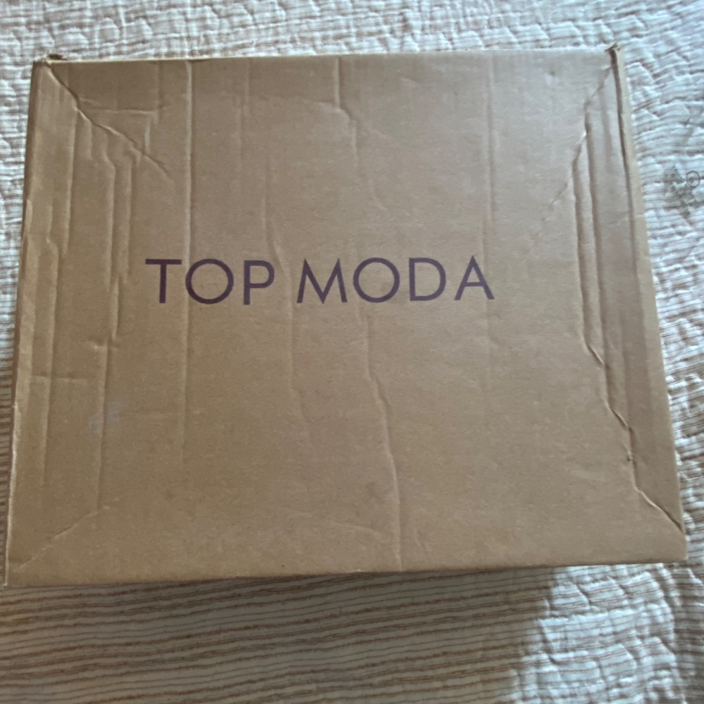 Top Moda Sneakers.  NEW  in Box      (size 9) - Picture 6 of 6